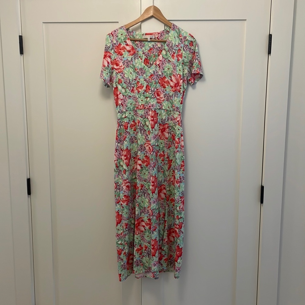 Wayf Alexa Short Sleeve Midi Dress size medium